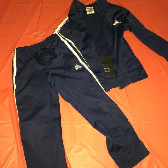 Adidas boys jogging suit - Picture 2 of 5